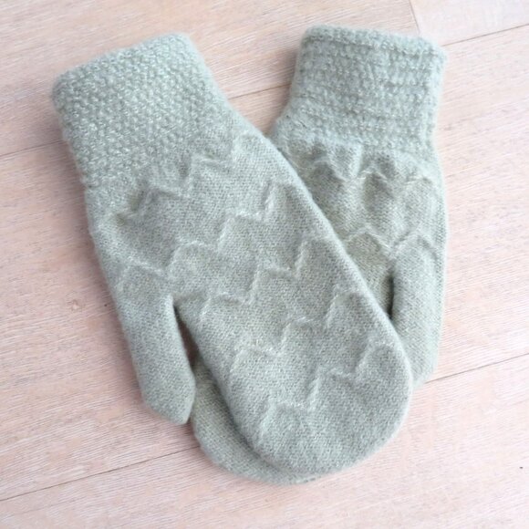Soft Knit Chevron Pattern Light Green Mittens Warm Winter Gloves Womens OS - Picture 2 of 6